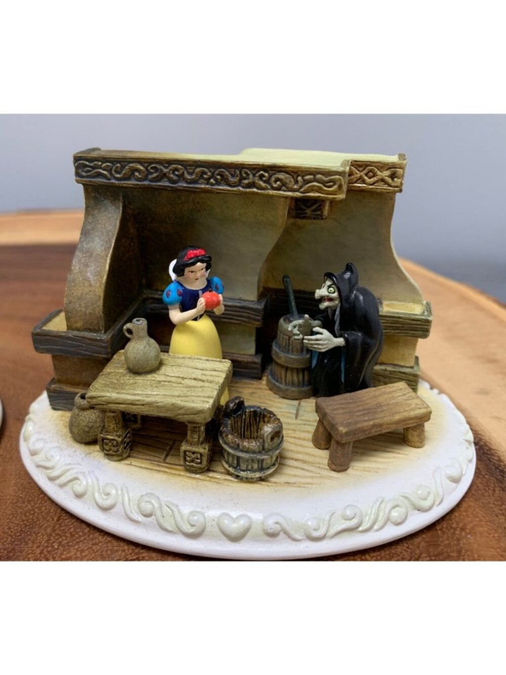 Disney Showcase Olszewski Snow White "Take A Bite" Figurine Limited Edition 2002
